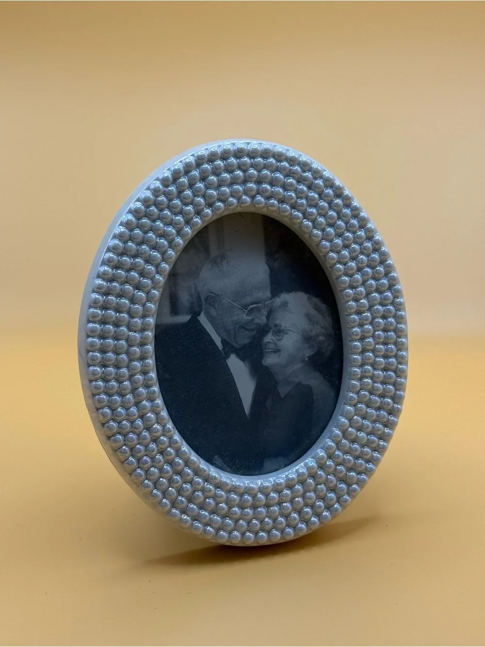 Vintage Classic Oval Pearl-Accent Photo Frame - White